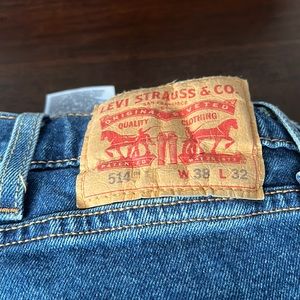 I am selling an authentic Levi Jeans